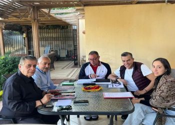 في أول ظهور له بعد شفائة .. الخطيب يجتمع مع شركة الأهلي للإنتاج الإعلامي