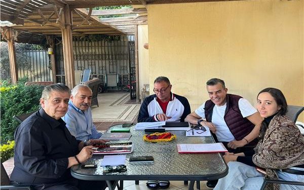 في أول ظهور له بعد شفائة .. الخطيب يجتمع مع شركة الأهلي للإنتاج الإعلامي