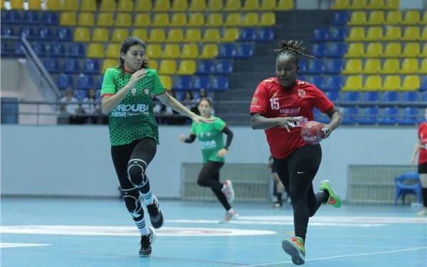 سيدات الأهلي يتوجن ببطولتي الدورى والكأس لليد