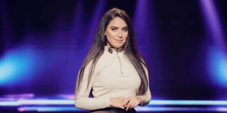 الاعلامية منه زهدي