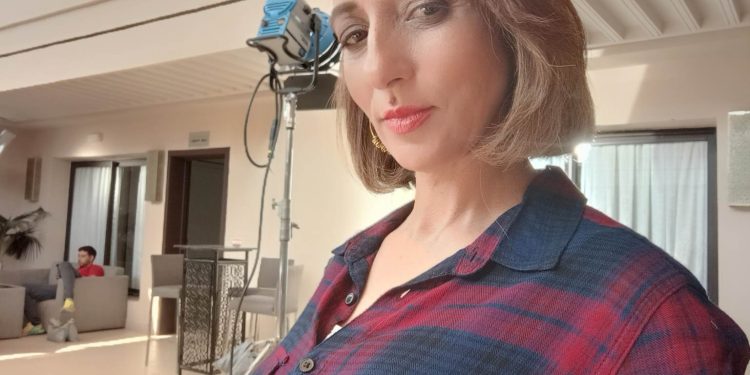 المغربية أميمة مجدولي لـ “رادار ٩٠” علاقاتي العاطفية مدمرة.. وأحلم بـ دويتو مع هنيدي