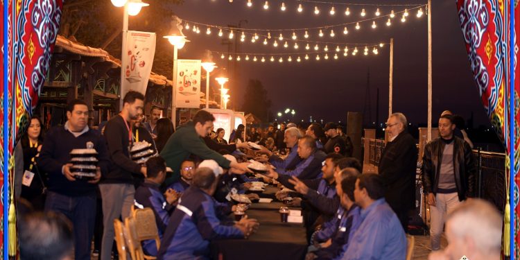 إفطار “جبر الخواطر “للعاملين بنادي جزيرة الورد ومكافأة مالية للعاملين بمناسبة عيد الفطر