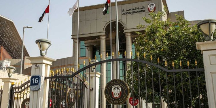 زوج يسرق سيارة زوجته ويرتكب مخالفات بـ 63 ألف درهم.. والمحكمة تلزم المدعية بالرسوم والمصاريف