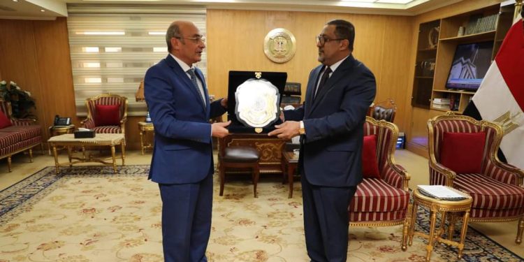 وزير العدل يستقبل نظيره اليمني لبحث الموضوعات المشترك في المجال القضائي