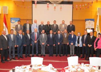 رابطة الطيارين تكرم الوزير  عباس حلمي خلال حفل إفطارها السنوي