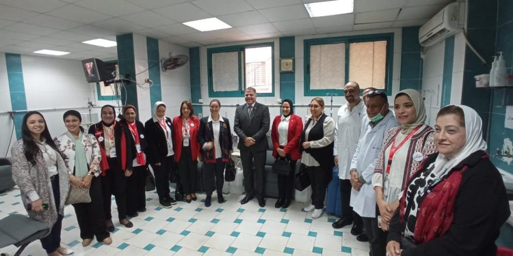 مؤسسة أنا مصراوية تهدى 8 كراسي غسيل كلوي لمستشفى أحمد ماهر