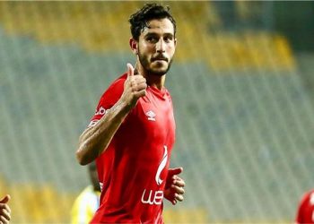 عرضين من الخيال .. سباق قطري على خطف حمدي فتحي نجم الاهلى 