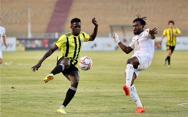  بـ 10 لاعبين  البنك الأهلي  يتعادل مع المقاولون العرب  1/1  في الدوري