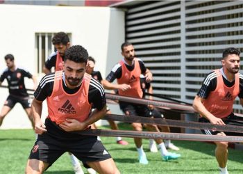 الأهلى يؤدى تدريبة الاول في تونس استعداداً لموقعة الترجى بدورى الابطال