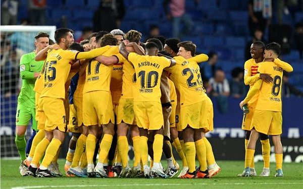 برشلونة يقهر إسبانيول برباعية ويتوج بطلاً للدوري الإسباني