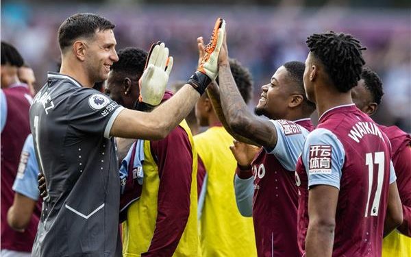 أستون فيلا يعود لـ دوري المؤتمر الأوروبي بعد غياب 13 عاما