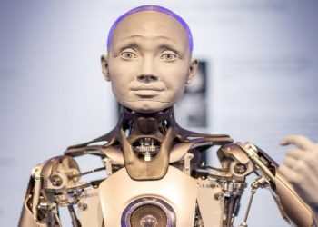 صدق أو لا تصدق.. روبوت يكشف عن الحبوب في المخازن للتأكد من سلامتها