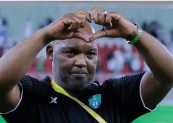 موسيماني يقود أهلي جدة السعودي للعودة إلى دوري روشن للمحترفين