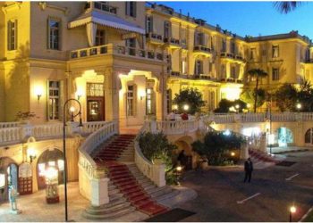 المنشآت الفندقية “عقوبة واقعة طرد المحجبات من مطعم تصل للإغلاق “