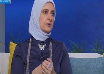 بالفيديو.. طبيبة: من يقوم بنشر حياته الشخصية على السوشيال ميديا مصاب بخلل في عقله