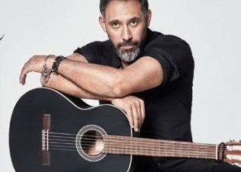 عمرو مصطفى” نجاح الهضبة كان هدفي.. وقعد على الأرض يسمع لحني “