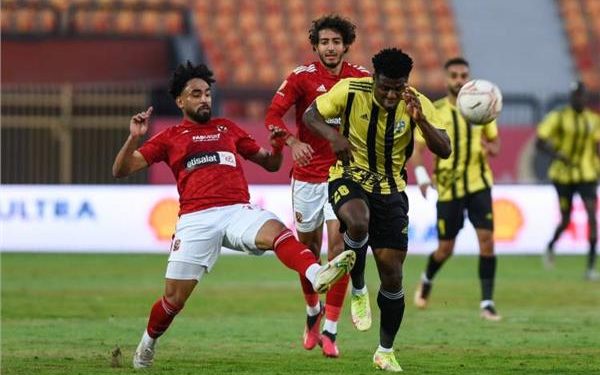 الاهلي يتعادل مع المقاولون العرب 1/1 في الشوط الاول