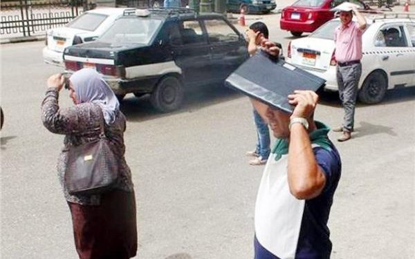 للوقاية من مخاطر  الموجة الحارة .. أستاذ طب وقائي يقدم نصائح للمواطنين