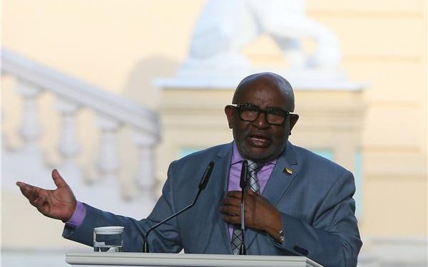  رئيس الاتحاد الأفريقي: فلاديمير بوتين وعد بتزويد دول أفريقية بالحبوب