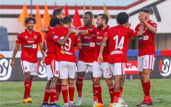 الأهلي يضرب الداخلية بهدف قاتل في الشوط الأول