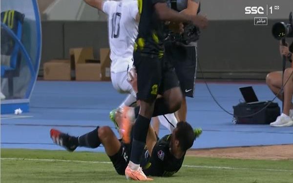 إصابة مرعبة لـ طارق حامد وتم نقله إلى المستشفى |صور