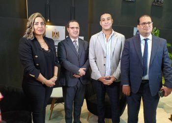 تنفيذا لمبادرة الرئيس..وليد عباس يزف خبر سار بموعد طرح وحدات سكن لكل المصريين