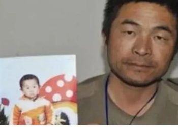 تفاصيل قصة عودة أبن لوالده بعد 22 عام من اختطافه بالصين