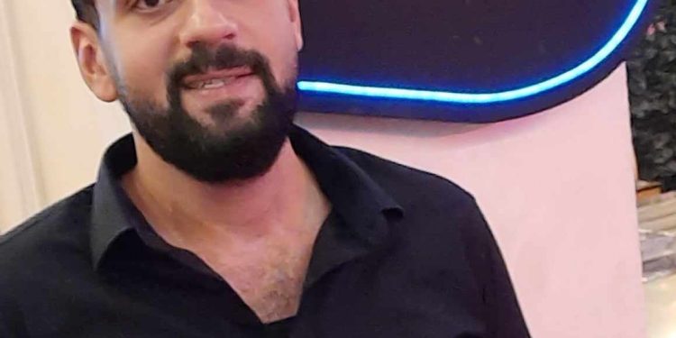 الفنان محمد مجدي يكشف تفاصيل احترافه عالم الرسم واللوحات