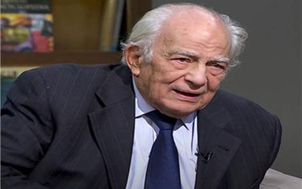 أول تعليق من رشوان توفيق على شائعات وفاته