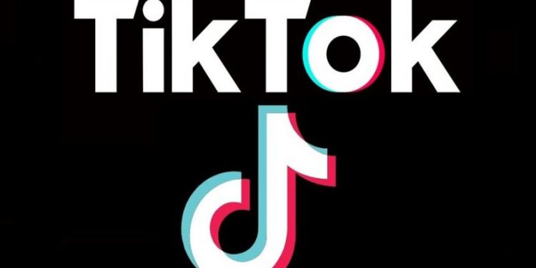 أستاذ قانون : من حق الـ450 مليون أوروبي رفع قضية على تيك توك| فيديو