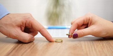 محامية بالنقض: الأقاليم تشهد أعلى نسب طلاق بسبب الزواج في بيت العائلة |فيديو