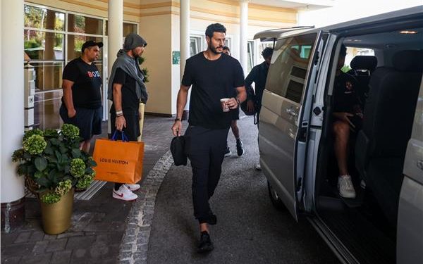 رباعي الأهلي يغادر معسكر  النمسا للانضمام لـ منتخب مصر