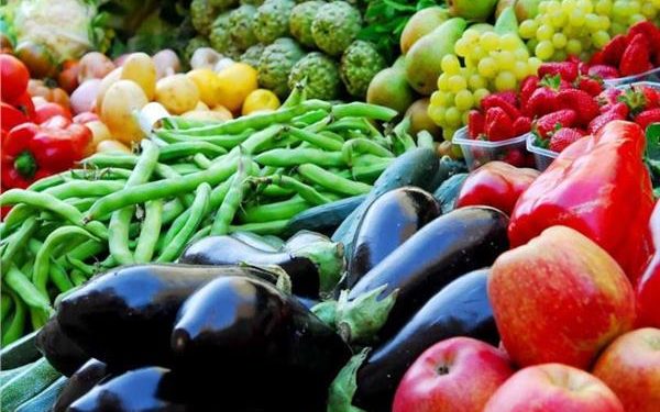 البصل بـ18 جنيهًا.. أسعار الخضراوات والفاكهة بالأسواق اليوم الخميس