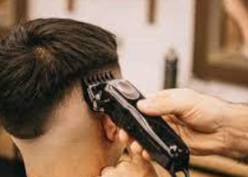 الإعدام لـ حلاق قتل زوجة شقيقه وألقى جثتها بمصرف لسرقتها