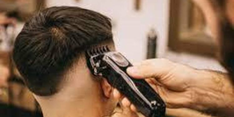 الإعدام لـ حلاق قتل زوجة شقيقه وألقى جثتها بمصرف لسرقتها