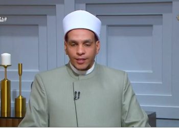 حكم الصلاة بالفاتحة فقط؟.. أمين الفتوى يجيب |فيديو