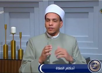 حكم الصلاة بالفاتحة فقط؟.. أمين الفتوى يجيب |فيديو