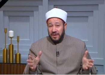 هل يجوز قراءة الفاتحة بدلا من التشهد؟.. أمين الفتوى يجيب |فيديو