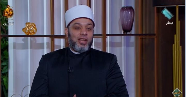 أزهري : القرآن أمرنا بالتعامل بالرأفة والرحمة مع كل الناس |فيديو