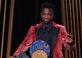 الكرة الذهبية.. فينسيوس جونيور يفوز بجائزة سوكراتيس للعمل الإنساني