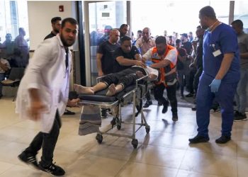 الصحة الفلسطينية: 1799 شهيدا و6388 جريحا في غزة بسبب القصف الإسرائيلي 