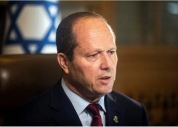 مسئول إسرائيلي يهدد بـ”قطع رأس الأفعى” حال دخول حزب الله الحرب بـ فلسطين