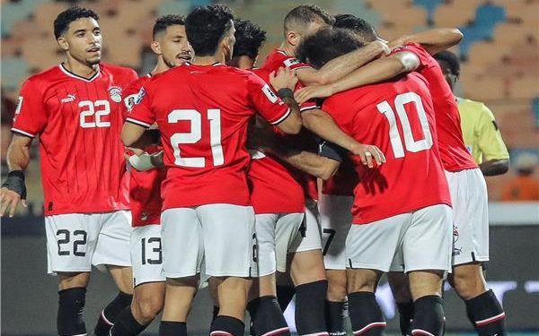 منتخب مصر يضرب سيراليون بثنائية قاتلة وينفرد بالصدارة بتصفيات إفريقيا