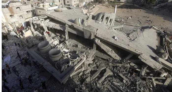 رغم إعلان الهدنة .. قصف إسرائيلي عنيف يستهدف عددا من الأحياء بقطاع غزة