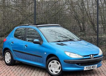 لعشاق السيارات الفرنسية .. بـ 150 ألف جنيه.. اركب أشهر سيارة “هاتشباك”|صور