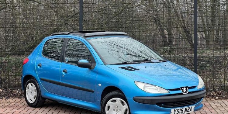 لعشاق السيارات الفرنسية .. بـ 150 ألف جنيه.. اركب أشهر سيارة “هاتشباك”|صور