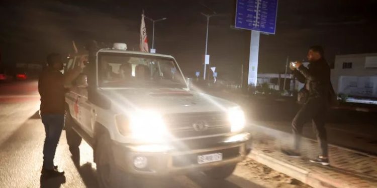 بدء عملية تبادل الدفعة السادسة للأسرى بين إسرائيل وحماس