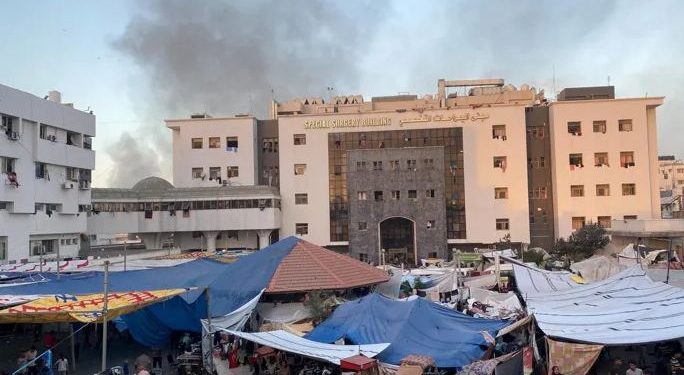 قوات الاحتلال تنسحب من مجمع الشفاء وتبقي على حصاره