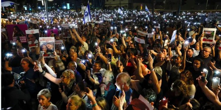 تظاهرات إسرائيلية ضد نتنياهو.. ومطالب بإعادة “رهائن حماس”