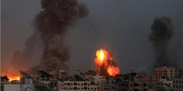 جيش الاحتلال الإسرائيلي يواصل ارتكاب المجازر والغارات العنيفة على قطاع غزة